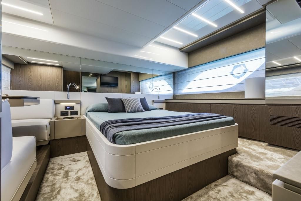 2022 Ferretti Yachts 57 
