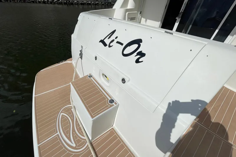  Yacht Photos Pics 2005 Silverton 43 Sport Bridge yacht with teak deck and custom name "Li-On."