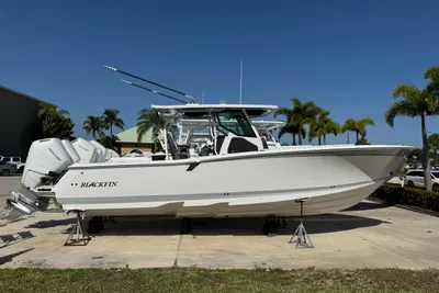 Blackfin 332 CC