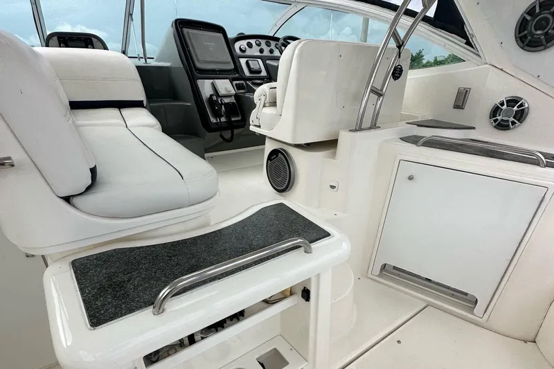  Yacht Photos Pics 2006 Cruisers Yachts 420 Express cockpit with white seating and control panel.