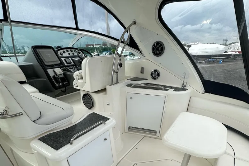  Yacht Photos Pics 2006 Cruisers Yachts 420 Express interior with helm, seating, and control panel.