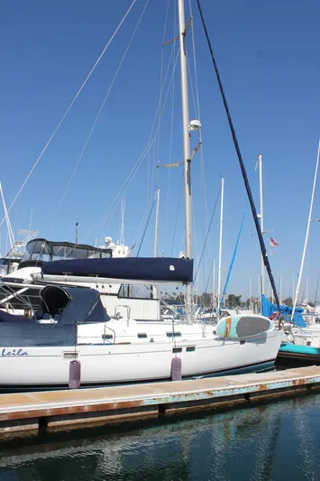 Hawaiian Passage Yacht Photos Pics 1997 Beneteau Oceanis 461 sailboat docked at marina under clear blue sky.
