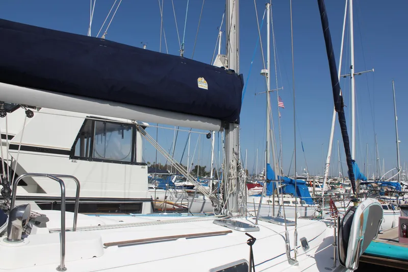 Hawaiian Passage Yacht Photos Pics 1997 Beneteau Oceanis 461 sailboat docked in a marina under clear blue skies.