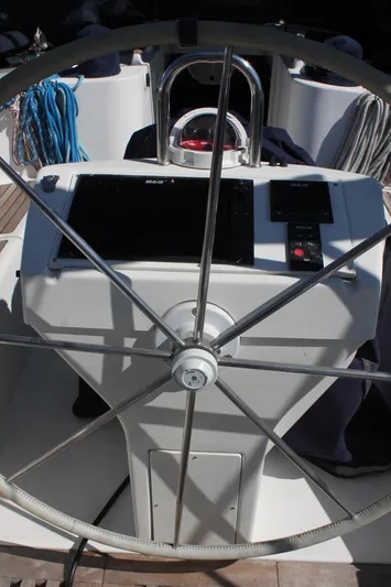 Hawaiian Passage Yacht Photos Pics Steering wheel and control panel of 1997 Beneteau Oceanis 461 sailboat.
