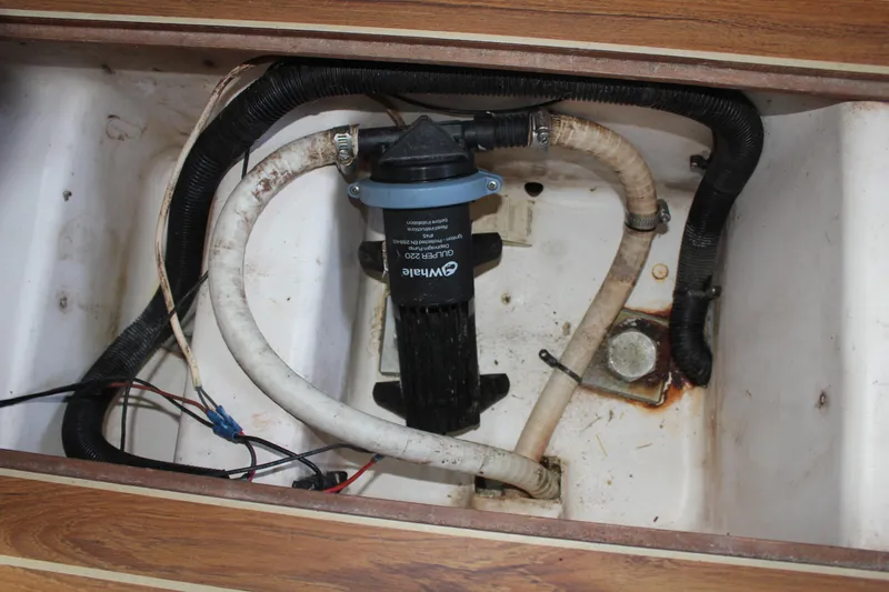 Hawaiian Passage Yacht Photos Pics Bilge pump system in 1997 Beneteau Oceanis 461 sailboat.