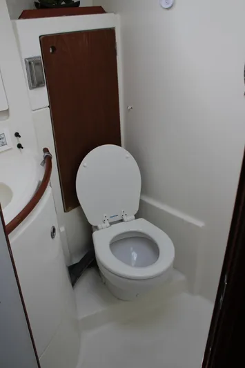 Hawaiian Passage Yacht Photos Pics Beneteau Oceanis 461 1997 yacht bathroom with toilet and sink.