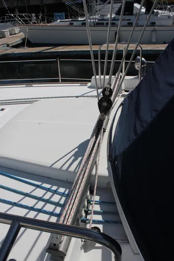 Hawaiian Passage Yacht Photos Pics Deck view of a 1997 Beneteau Oceanis 461 sailboat, showcasing rigging and fittings.