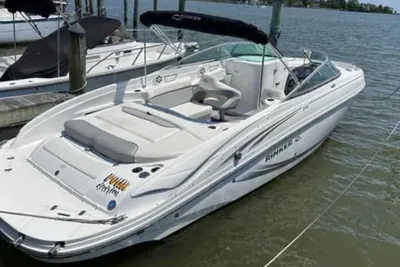 Rinker 246 Captiva Bowrider