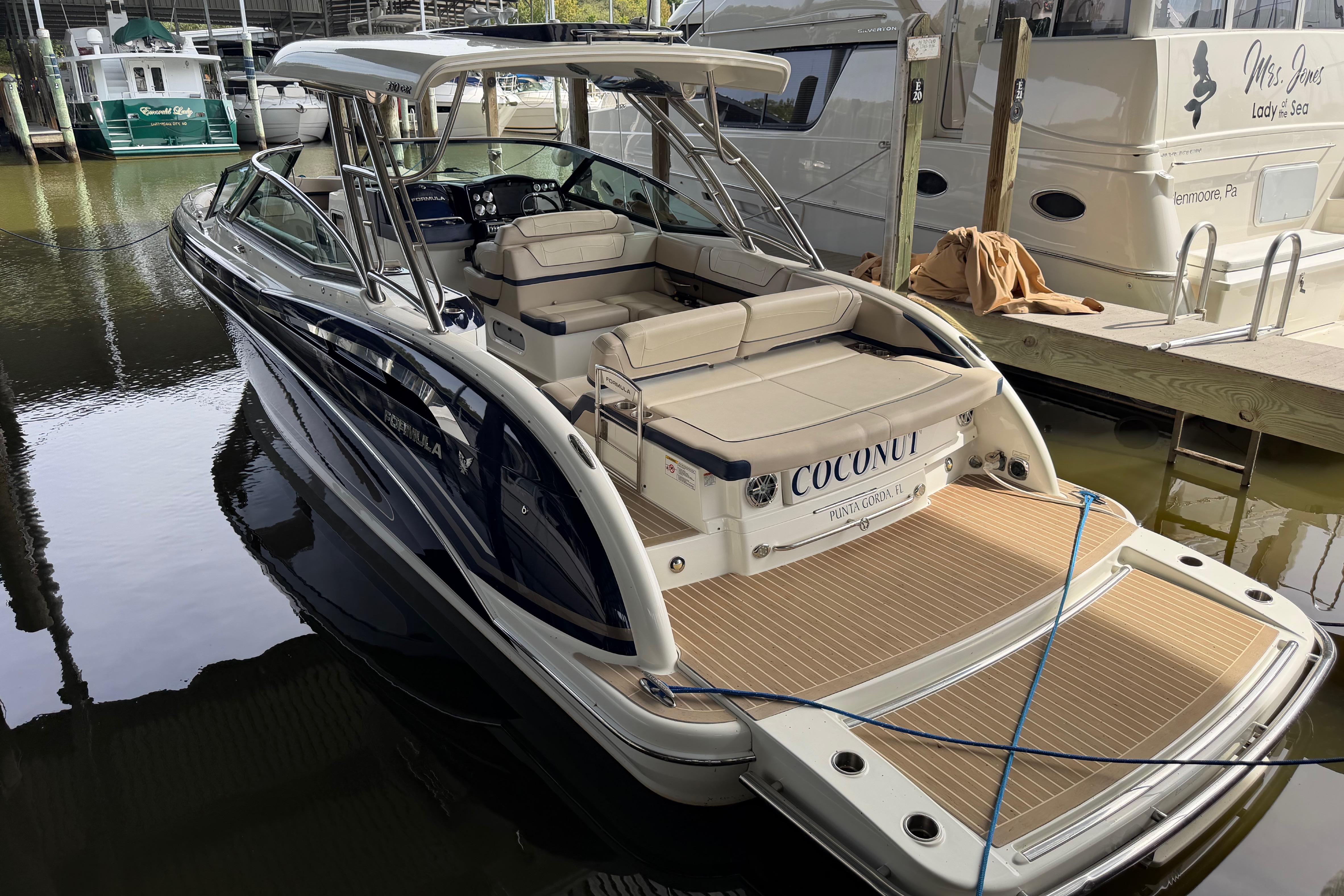 Formula 350 Crossover Bowrider