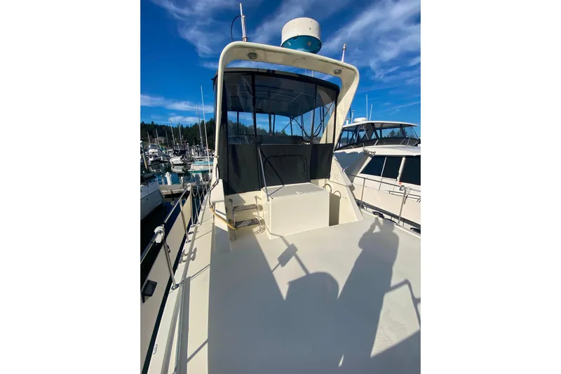  Yacht Photos Pics 1988 Hatteras 40 Double Cabin yacht docked under clear blue sky.