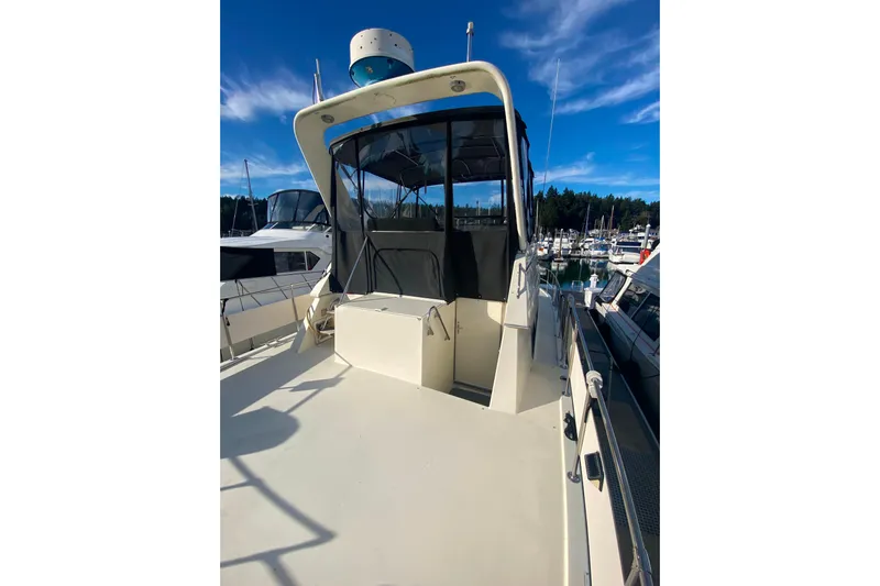  Yacht Photos Pics 1988 Hatteras 40 Double Cabin yacht docked at marina under clear blue sky.