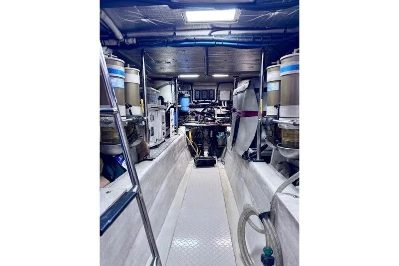 Hustler I Yacht Photos Pics Engine room of a 2000 Sea Ray 560 Sedan Bridge, showcasing equipment and machinery.