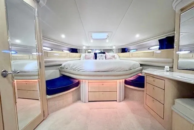 Hustler I Yacht Photos Pics Luxurious interior of 2000 Sea Ray 560 Sedan Bridge yacht bedroom.