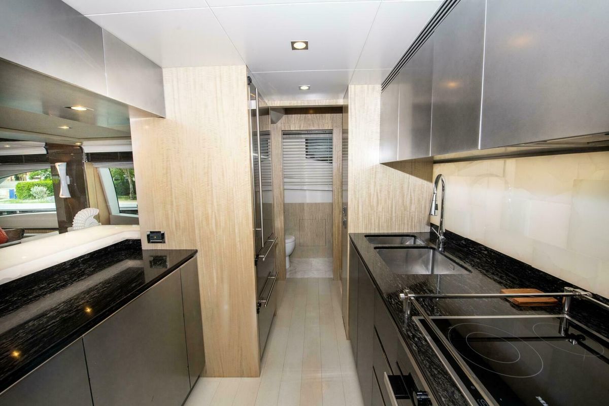 2017 Azimut 84 