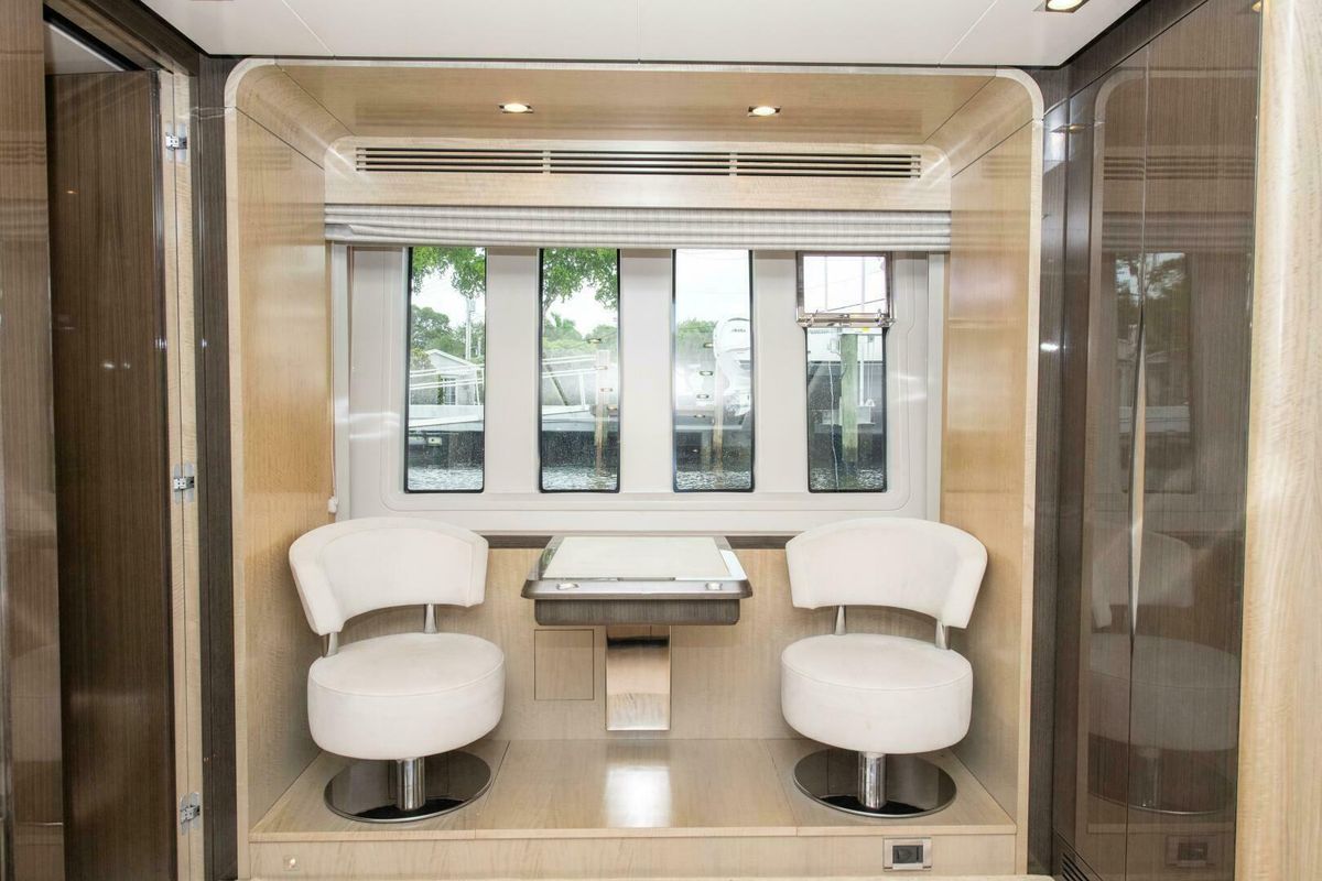 2017 Azimut 84 
