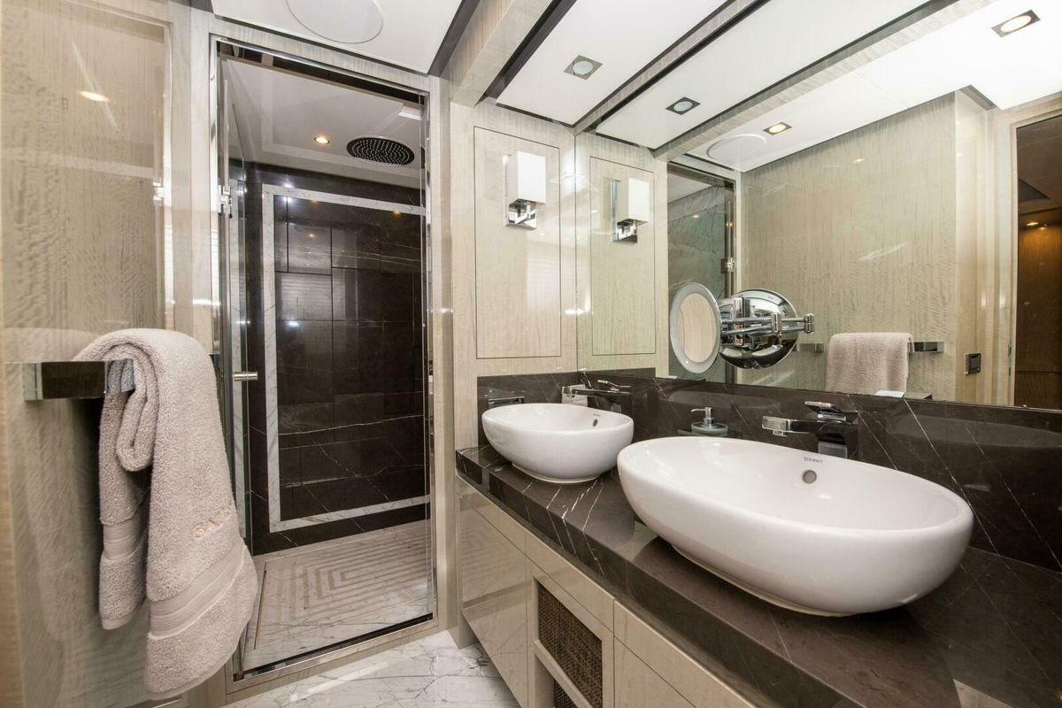 2017 Azimut 84 
