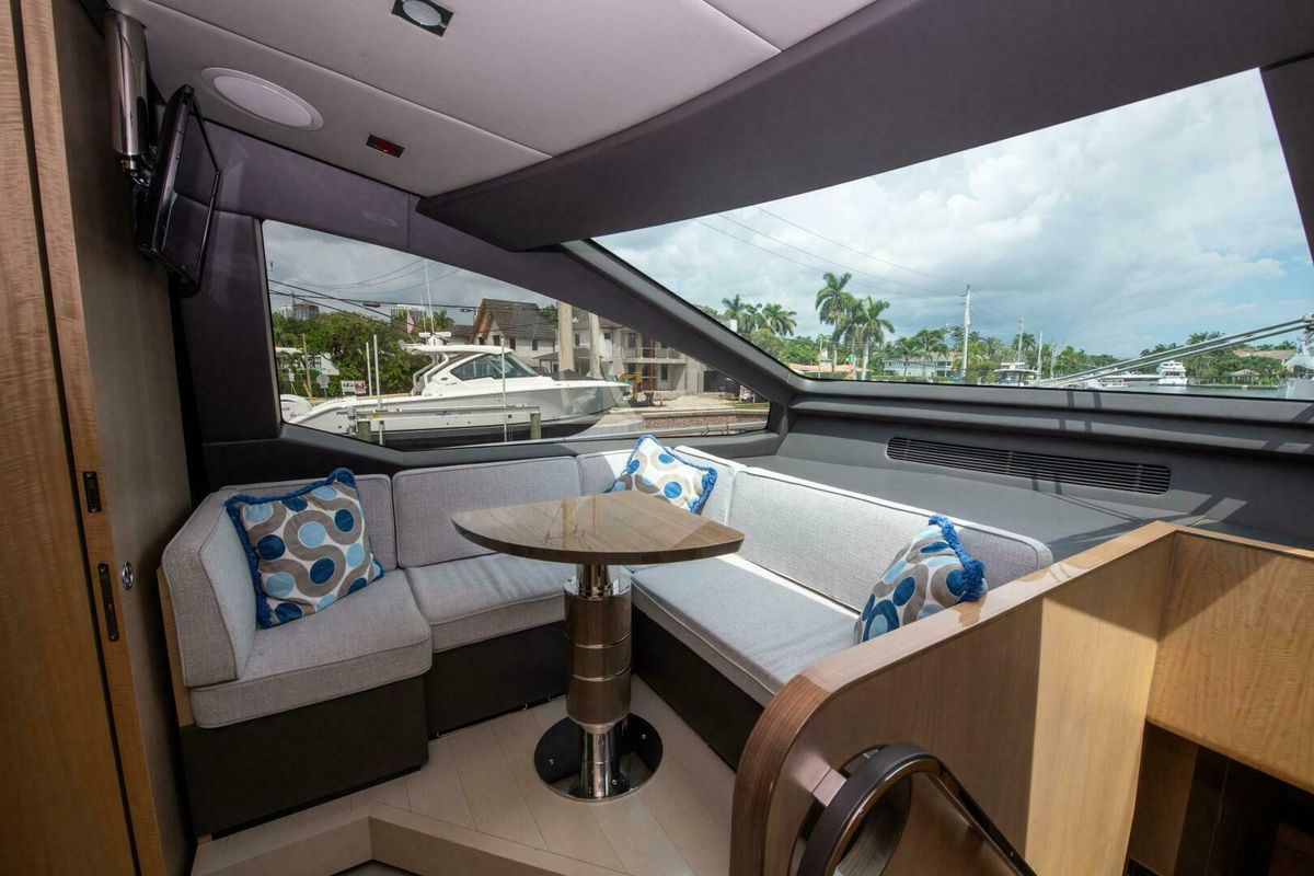 2017 Azimut 84 