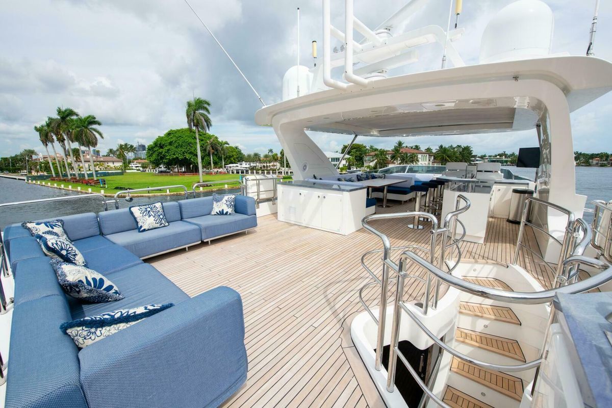 2017 Azimut 84 