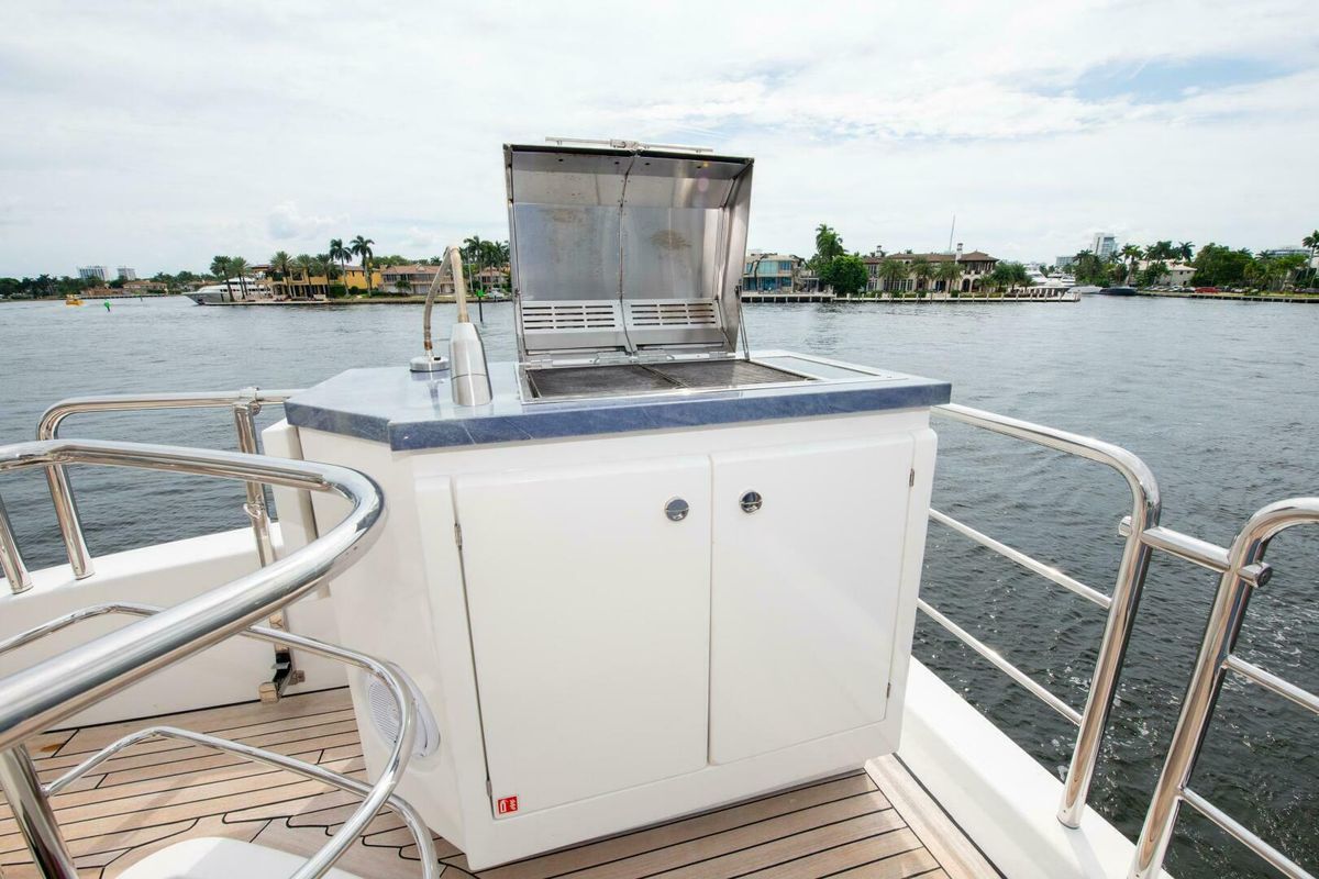 2017 Azimut 84 