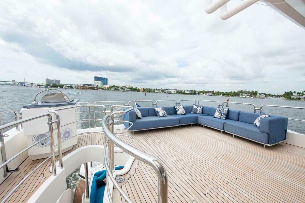 2017 Azimut 84 