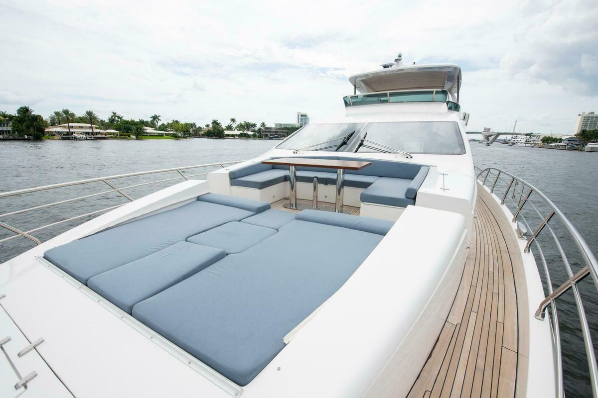 2017 Azimut 84 
