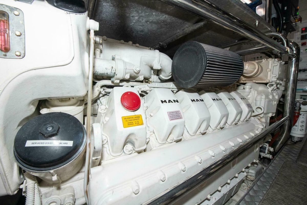 2017 Azimut 84 