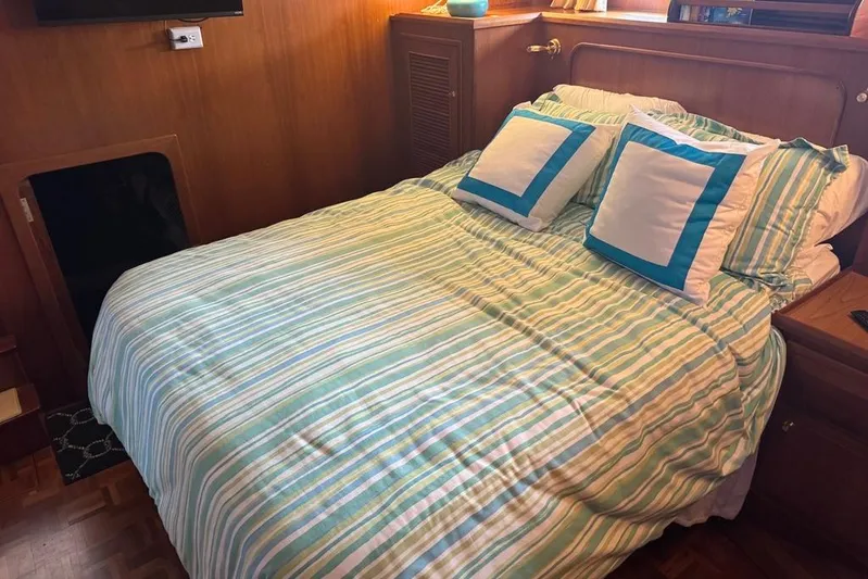 Marjorie Ann Yacht Photos Pics Cozy bedroom with striped bedding in 2006 DeFever 52 Euro yacht interior.