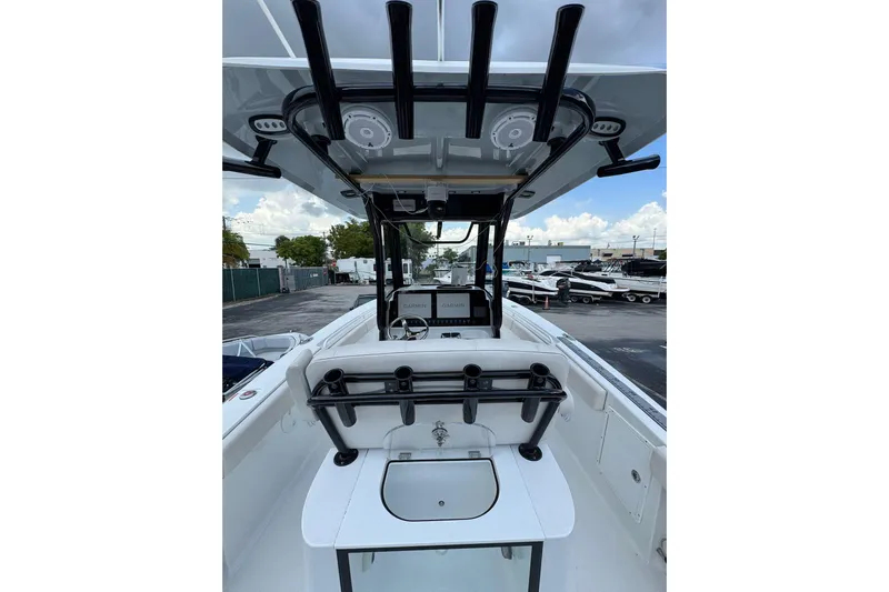 Yacht Photos Pics 2023 Sea Hunt Gamefish 27 boat interior with forward seating and fishing rod holders.