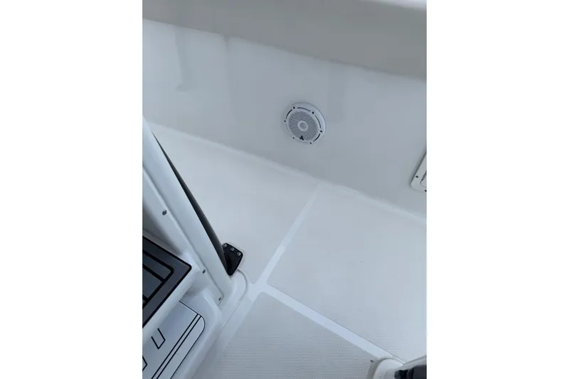  Yacht Photos Pics 2023 Sea Hunt Gamefish 27 interior with speaker and seating area.