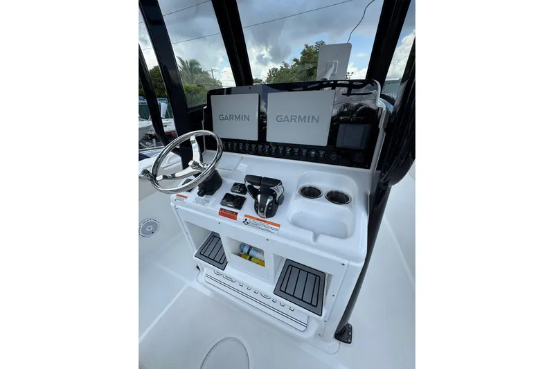 Yacht Photos Pics 2023 Sea Hunt Gamefish 27 console with Garmin displays and steering wheel.