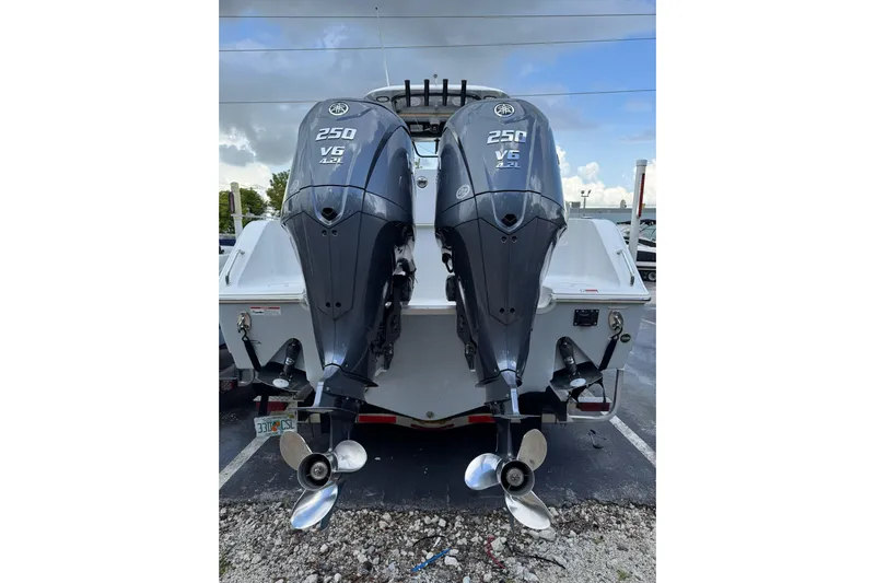  Yacht Photos Pics 2023 Sea Hunt Gamefish 27 with dual Yamaha 250 V6 outboard engines.