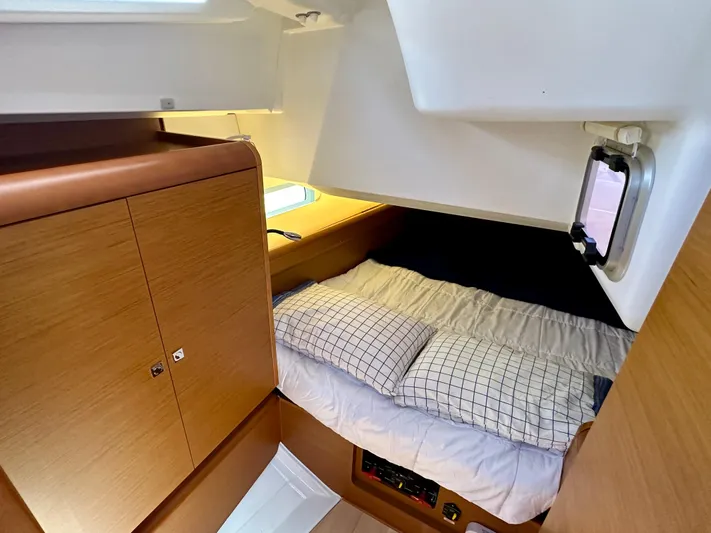 Celtic Rose Yacht Photos Pics Cozy cabin interior of 2018 Jeanneau Sun Odyssey 419 sailboat with bed and storage.