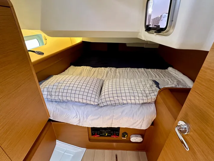 Celtic Rose Yacht Photos Pics Cozy cabin interior of 2018 Jeanneau Sun Odyssey 419 sailboat with bed and window.