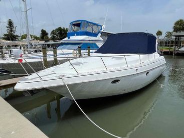 2002 37' Cruisers Yachts-3572 Express Melbourne, FL, US
