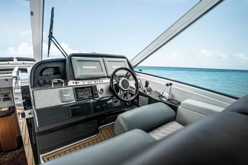 Pura Vida Yacht Photos Pics Helm of 2011 Four Winns 475 yacht with ocean view and modern controls.