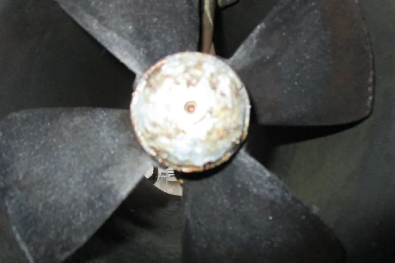 Yeah Yacht Photos Pics Close-up of a bow thruster propeller from a 1999 Bayliner 4788 Pilot House Motoryacht.