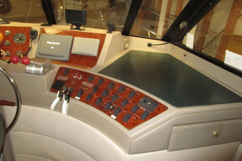 Yeah Yacht Photos Pics 1999 Bayliner 4788 Pilot House Motoryacht helm with navigation controls and instruments.