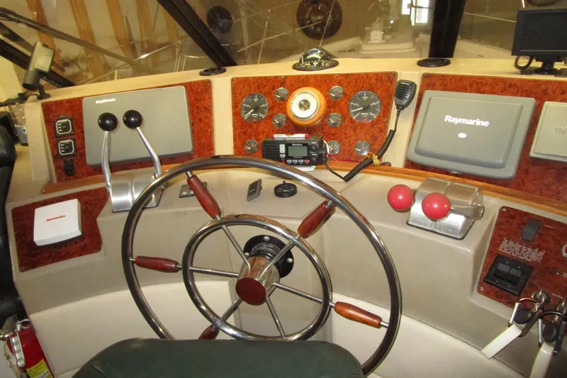 Yeah Yacht Photos Pics 1999 Bayliner 4788 Pilot House Motoryacht helm with steering wheel and navigation controls.