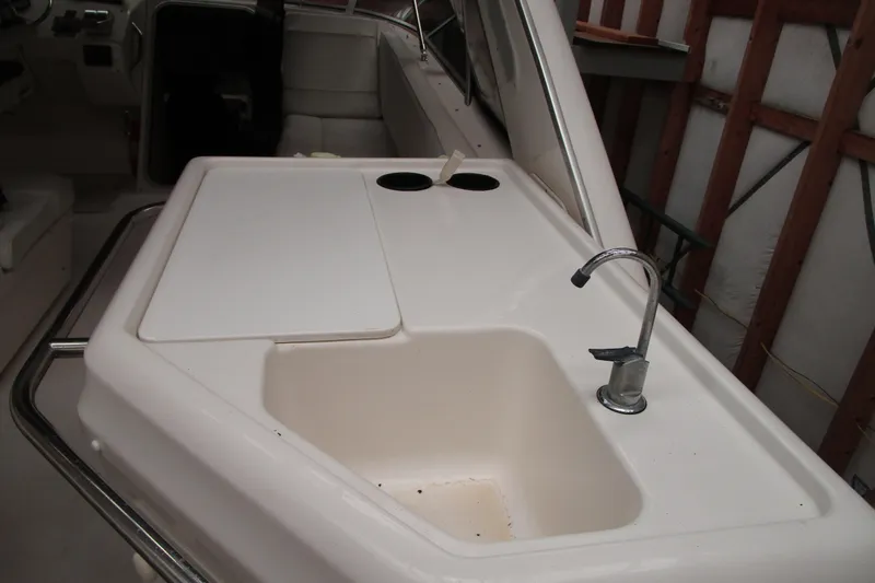Yeah Yacht Photos Pics 1999 Bayliner 4788 Pilot House Motoryacht interior with sink and counter area.