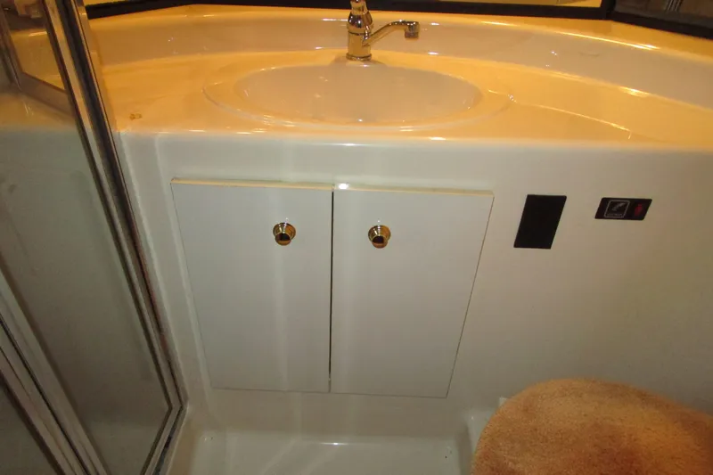 Yeah Yacht Photos Pics Bathroom sink area in 1999 Bayliner 4788 Pilot House Motoryacht.