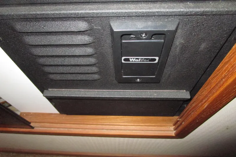 Yeah Yacht Photos Pics Wall-mounted WalVac system in 1999 Bayliner 4788 Pilot House Motoryacht.