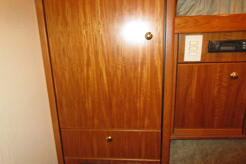 Yeah Yacht Photos Pics Wooden interior cabinetry of a 1999 Bayliner 4788 Pilot House Motoryacht.