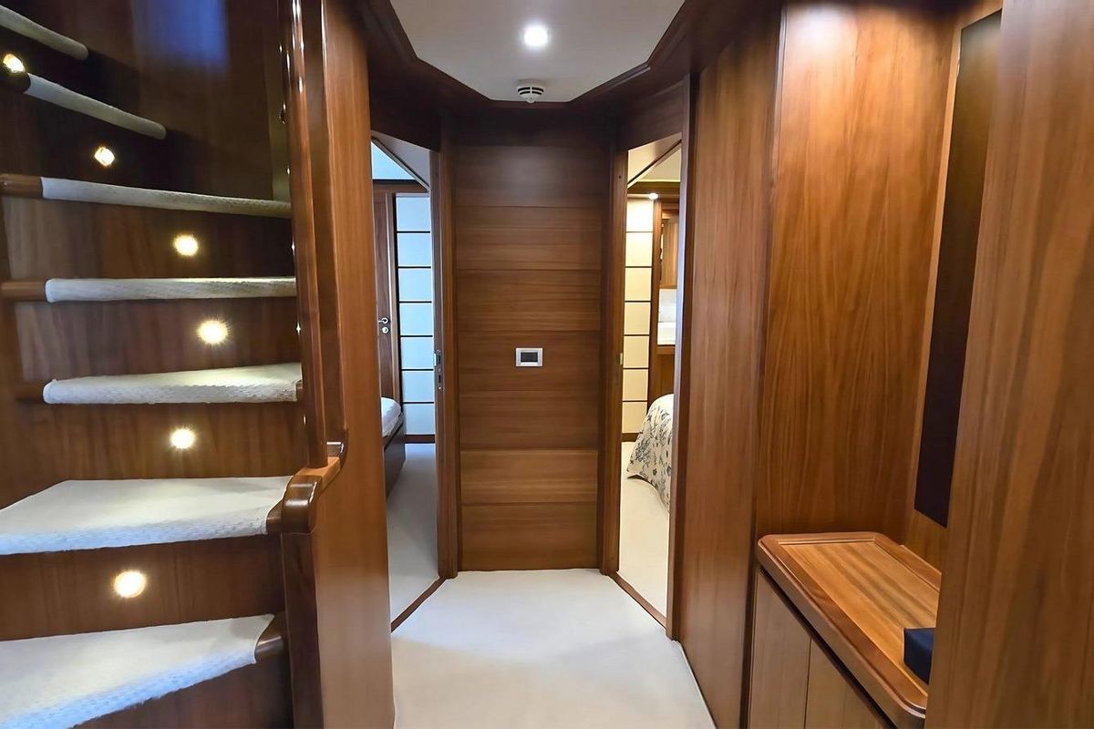 2009 Ferretti Yachts 97 