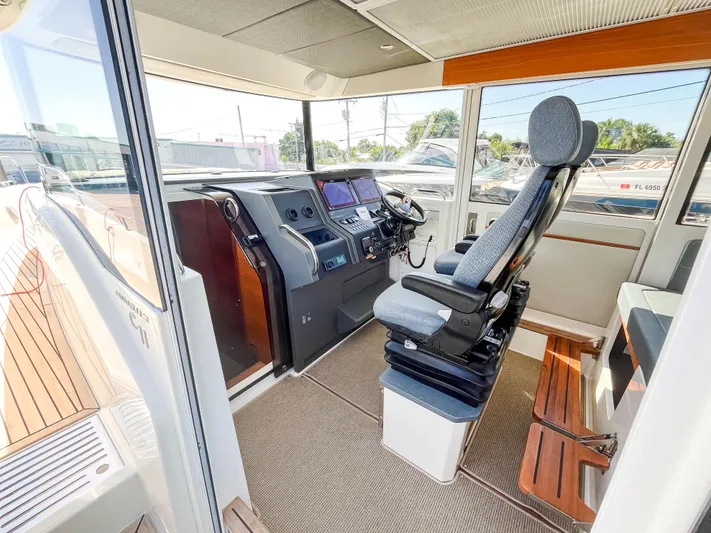 Ocean Therapy Yacht Photos Pics 2021 Nimbus C-11 - Deck house