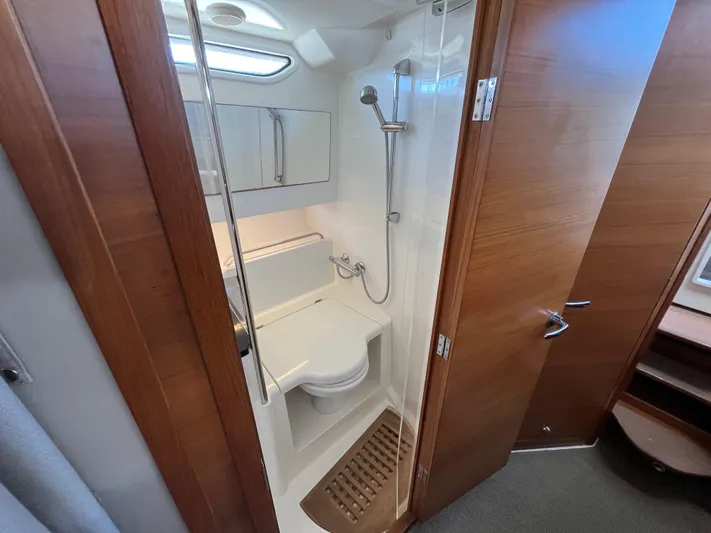 Ocean Therapy Yacht Photos Pics 2021 Nimbus C-11 - Cabin/head