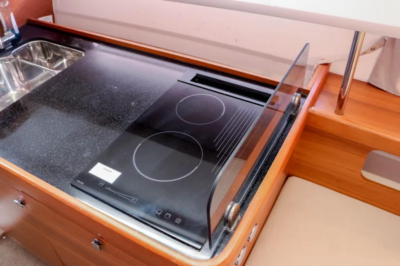 Ocean Therapy Yacht Photos Pics 2021 Nimbus C-11 - Stove