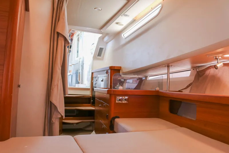 Ocean Therapy Yacht Photos Pics 2021 Nimbus C-11 - Cabin