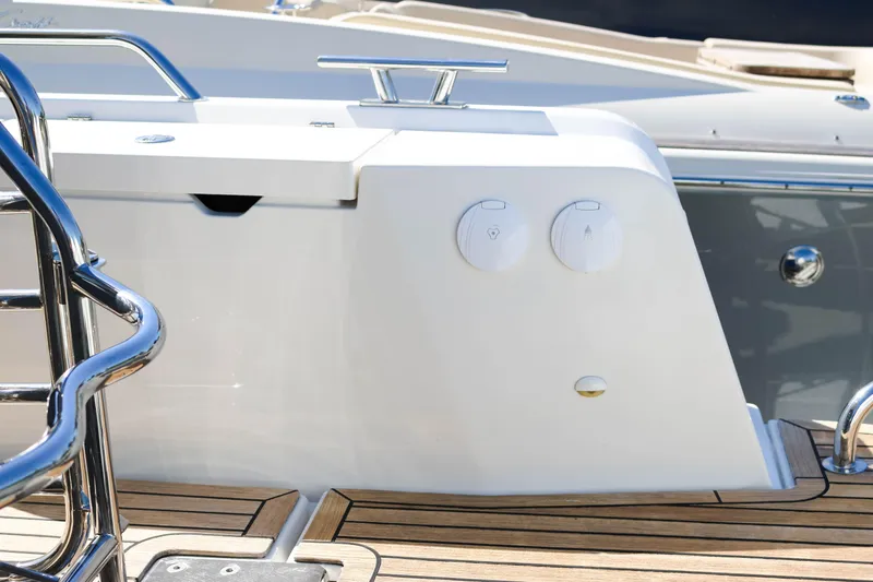 Ocean Therapy Yacht Photos Pics 2021 Nimbus C-11 - Hull