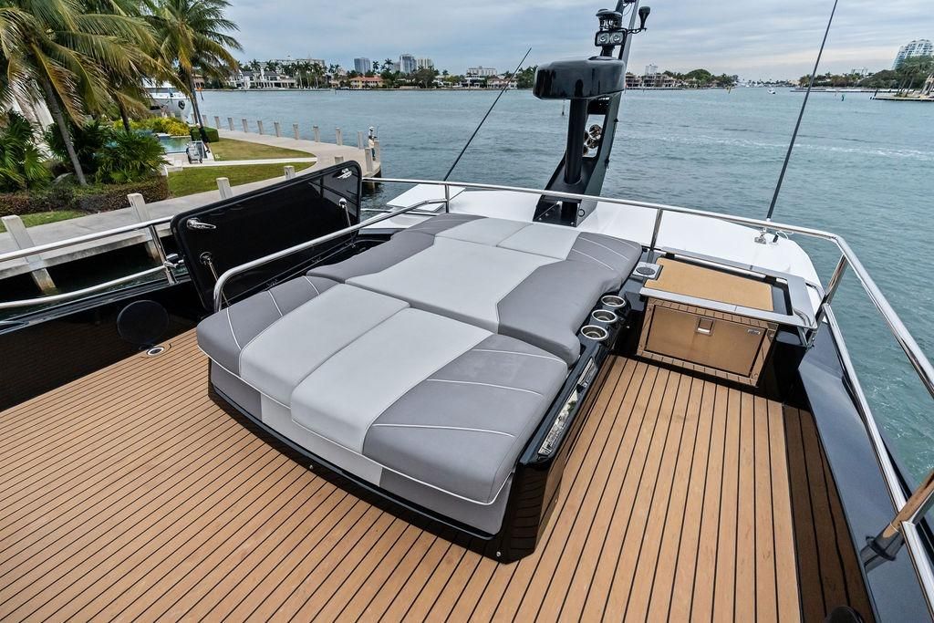 2022 Sunseeker 65 