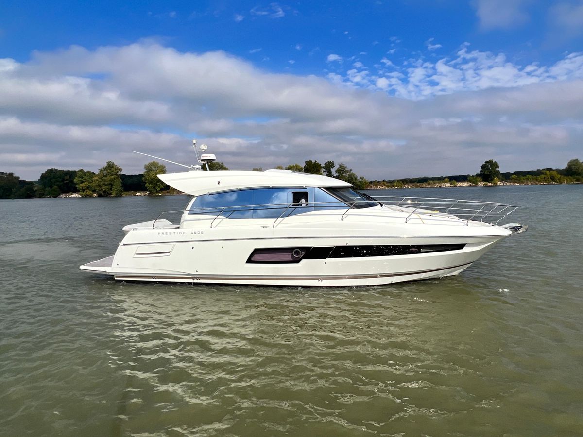2018 Prestige 46 